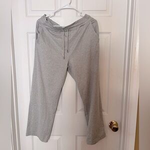 Vuori Halo straight leg pants.  Grey size large